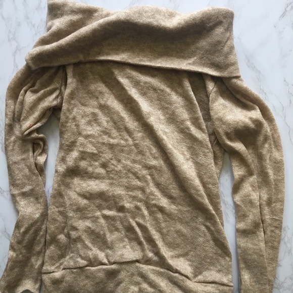 Off the should sweater - Picture 4 of 4